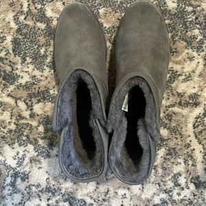 UGG Cory II Genuine Shearling Lined Boot.. brand new unworn without box